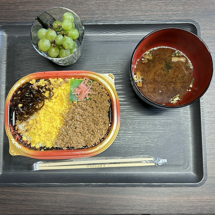 昼食無料提供　鶏そぼろ弁当　就労継続支援B型　ONEGAME 札幌 清田区・厚別区・白石区・豊平区・中央区・東区・西区・手稲区・北広島市 在宅支援完備